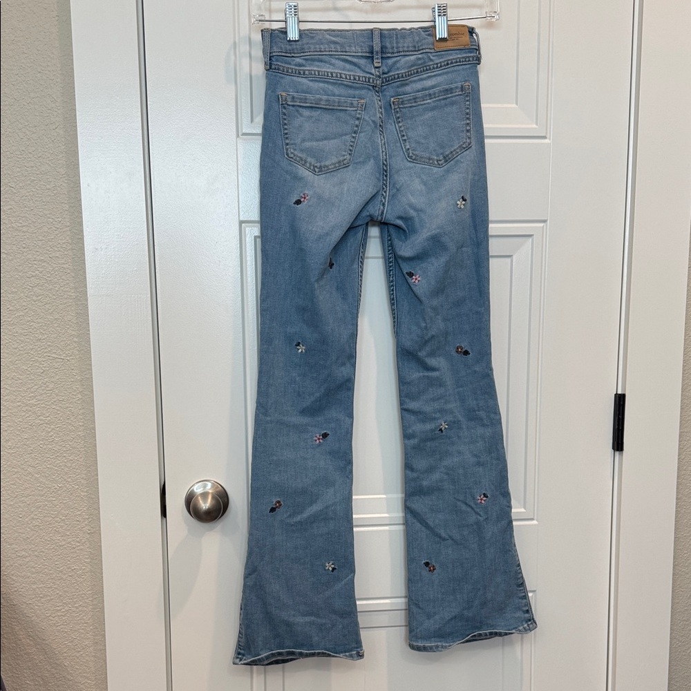 Abercrombie Kids Light Blue Embroidered Jeans - Picture 7 of 8
